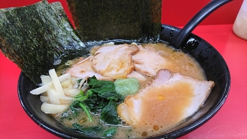 「チャーシューラーメン 麺カタメ のり増し」@ラーメン杉田家の写真