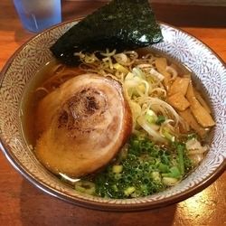 アゴ煮干しラーメン