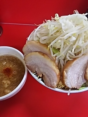 「つけ麺倍盛り＋大豚増し(野菜ダブル、ショウガ、アブラ)」@ジャンクガレッジ 坂戸塚越店の写真