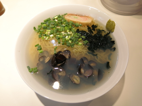 「冷やししじみラーメン：880円」@青森 十三湖 本家しじみらーめん 東京秋葉原店の写真