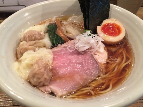 「特製醤油らあめん 990円 肉ワンタン 250円」@Homemade Ramen 麦苗の写真
