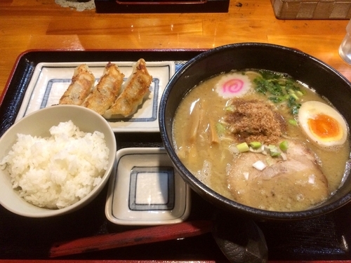 「ふじひろらーめん醤油（750円）＋餃子半ライス（230円）」@麺家 ふじひろ 水戸店の写真