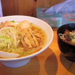牛骨醤油ラーメン