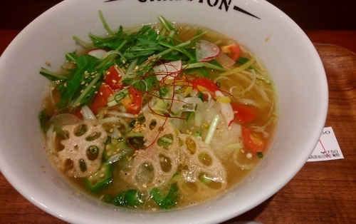 「新野菜系らぁ麺」@ちゃぶ屋 とんこつ らぁ麺 CHABUTON ヨドバシ横浜店の写真