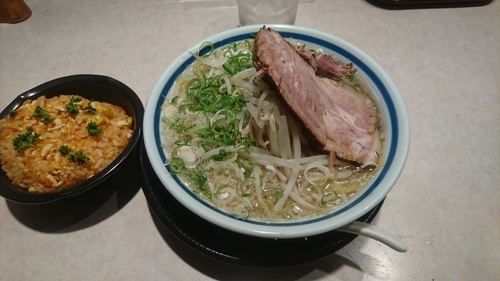 「塩ラーメン+おにぎり」@神名備の写真