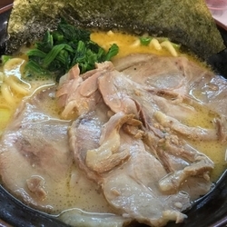 チャーシューメン 麺かため味濃いめ脂ふつう ¥800 ライス小