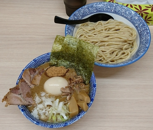 「つけめん(中)＋狼煙特製トッピング」@狼煙 大宮店の写真