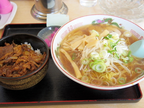 「ラーメン大盛りカルビ丼セット」@黄金の写真
