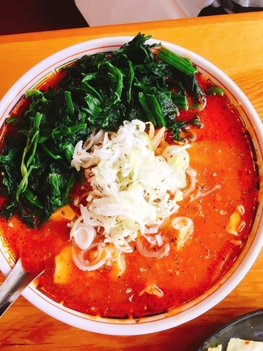 「デビルの2辛 ほうれん草増」@横浜らーめん 吉田家の写真