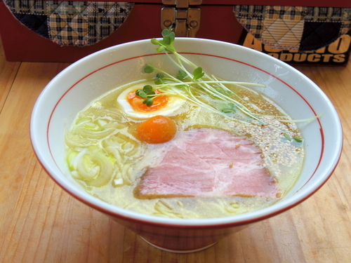 「しおラーメン」@ホット・エアー・コーポレーションの写真