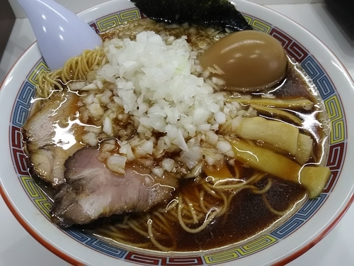「正油ラーメン￥600+煮玉子￥100+玉ねぎ￥50」@煮干鰮豚骨らーめん 嘉饌の写真