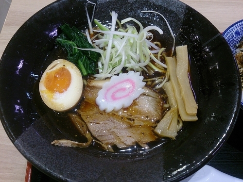 「ブラックらーめん」@ちゃーしゅうや武蔵 イオン南松本店の写真
