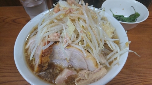 「ラーメン＋大葉(ニンニク醤油漬け) ￥ 780」@ラーメン二郎 亀戸店の写真