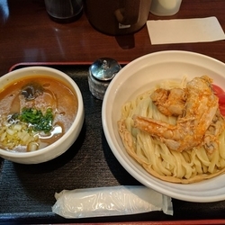 バッファローチキンウイングカレーつけめん(850円)