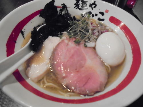 「【限定】浅利と三種煮干しの味玉そば　１０５０円」@麺や でこの写真