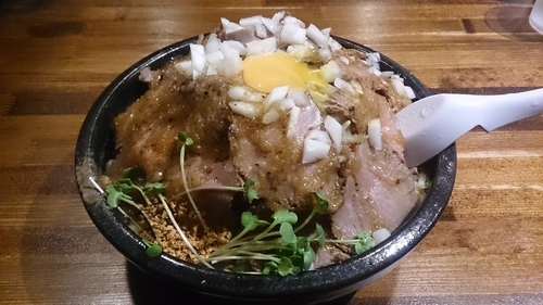 「ﾛｰｽﾄﾋﾞｰﾌJUNK 990円+大盛り120円」@らーめん・つけめん 八角の写真