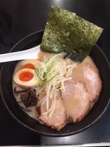 「特製光醤らーめん　通常価格850円」@豚骨醤油らーめん 光醤 渋谷センター街店の写真