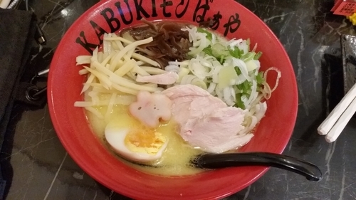 「こってり鶏塩ラーメン+ネギ増」@KABUKIモンばぁやの写真