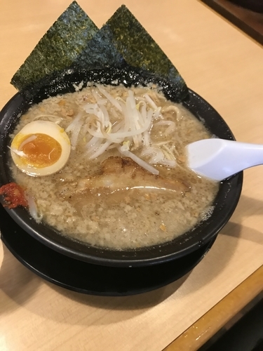 「黒ラーメンこってり」@三河開化亭 豊川店の写真