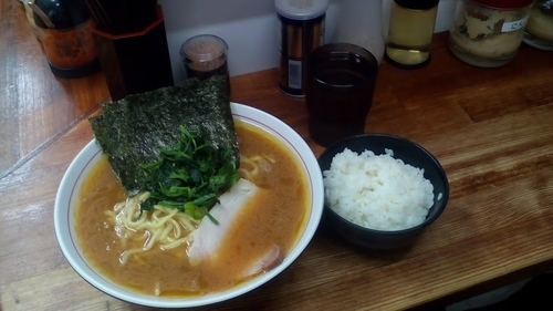 「ラーメン650円時間限定中盛無料/ライス100円」@家系ラーメン ○貴家の写真