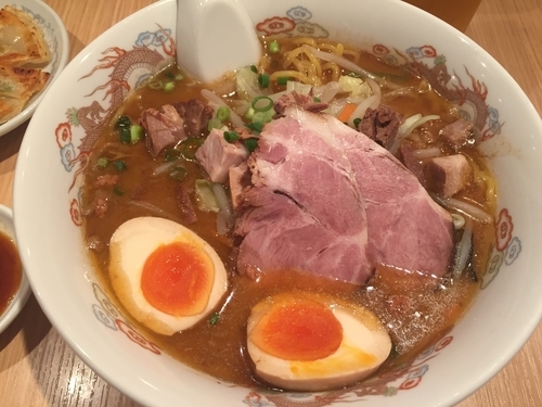 「濃厚味噌 とくのせ」@さっぽろ 火武偉 恵比寿店の写真