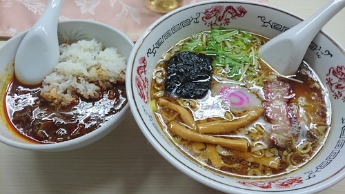 「②ラーメン+半カレー」@ザ・ラーメン屋の写真
