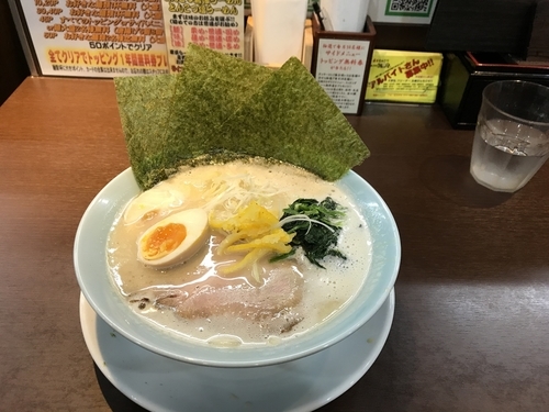 「家系豚骨塩ラーメン半熟卵入り 840円」@五代目晴レル屋の写真