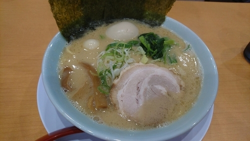 「豚骨味玉醤油ラーメン　860円」@横浜家系ラーメン 清六家 石岡店の写真