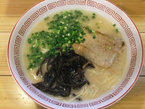 「博多豚骨ラーメン（590円）」@コハクノトキの写真