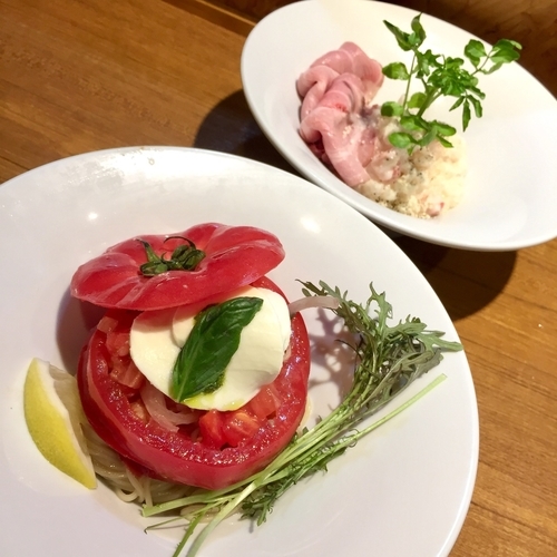 「【限定】トマトの器に入った冷た〜いラーメン 専用飯割り付き」@寿製麺よしかわ 川越店の写真