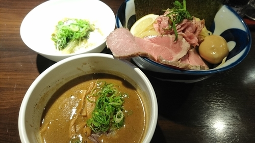 「得のせ純濃煮干しつけ麺＋賄いご飯(無料) ￥ 1090」@九十九里煮干つけ麺 志奈田の写真