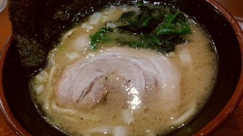 「ラーメン（しょうゆ味）半麺６００円」@町田商店 横浜駅前店の写真