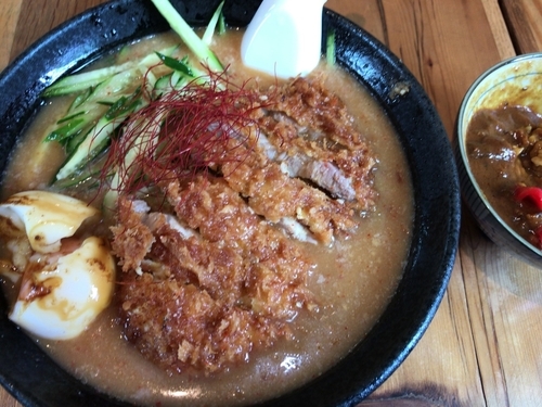 「冷やしスタミナみそラーメン1100円+ミニカレー(ﾗｰﾊﾟｽ」@とんかつ 熊さん 大宮店の写真