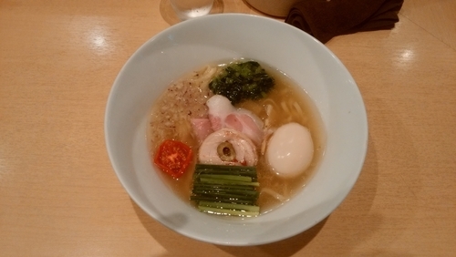「味玉塩そば(平打ち麺)」@饗 くろ㐂の写真