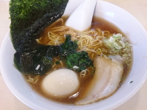 「煮干しラーメン 味玉トッピング」@テンホウ 松本渚店の写真