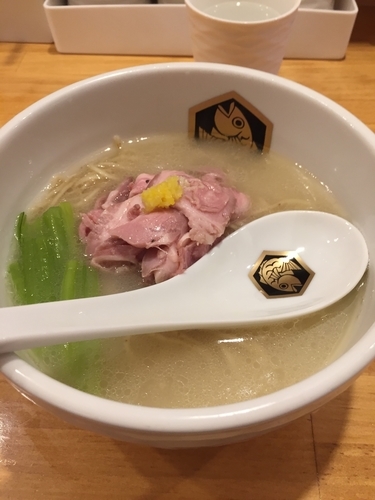 「真鯛ラーメン」@真鯛らーめん 麺魚の写真