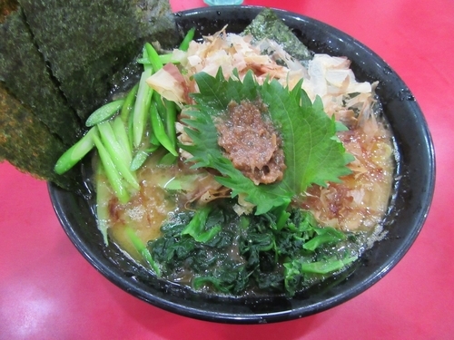 「和風新杉田ラーメン（７８０円）＋にんにくの芽６０円」@杉田家 千葉祐光店の写真