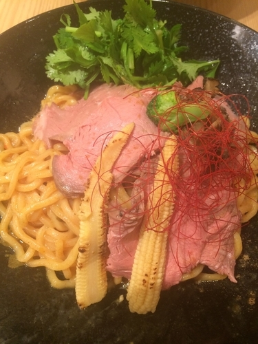「スパイシーカレービースト+パクチー(トッピング)」@ローストビーフ油そば ビーストの写真