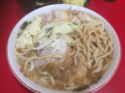 「小ラーメン¥700+ネギ生姜¥50+生卵¥50」@ラーメン二郎 札幌店の写真