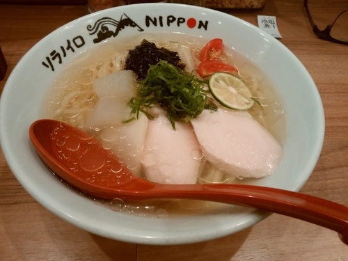 「冷たい煮干しの塩らーめん」@ソラノイロ NIPPONの写真