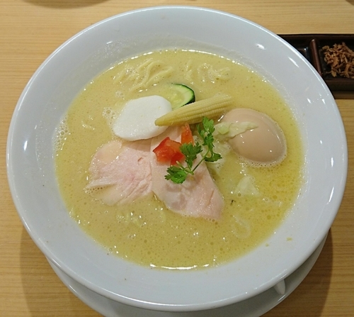 「鶏白湯SOBA＋味玉」@銀座 篝 銀座エチカ店の写真