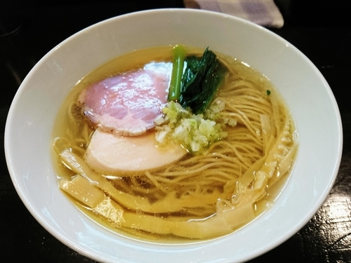 「塩らぁ麺 750円」@らぁ麺 すぎ本の写真