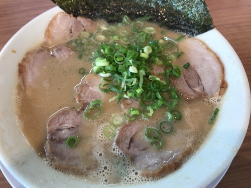 「チャーシューメン 900円（税別）」@ばってんラーメン 鴨宮店の写真