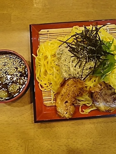 「冷やざるチャーシュー麺」@とりの助 坂戸にっさい店の写真