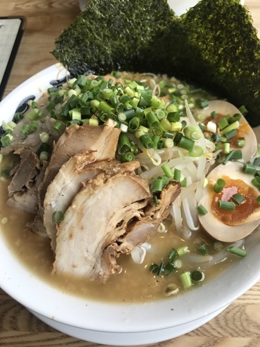 「豚骨商事ラーメン➕大盛➕麺固め」@豚骨商事の写真