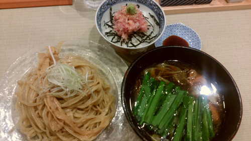 「鴨汁つけそば・トロたくちらしセット1110円＋ビール」@らーめん 鴨to葱の写真