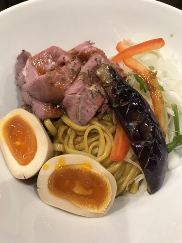 「特選ビーフカレー油そば」@八咫烏の写真