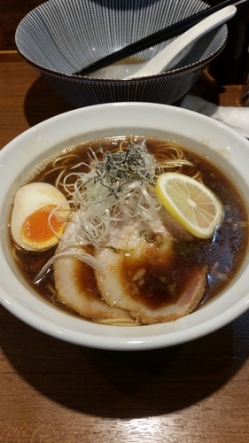 「新鮮鯵と鯵煮干しのラーメン700円」@寿製麺よしかわ 川越店の写真