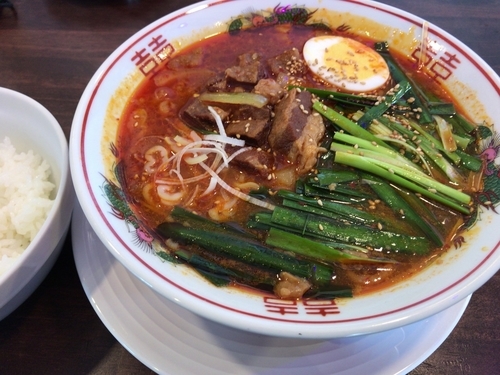 「カルビラーメン730円税抜き(ランチ価格+ミニライス付き)」@ホルモン食堂 食樂 福島県庁西店の写真