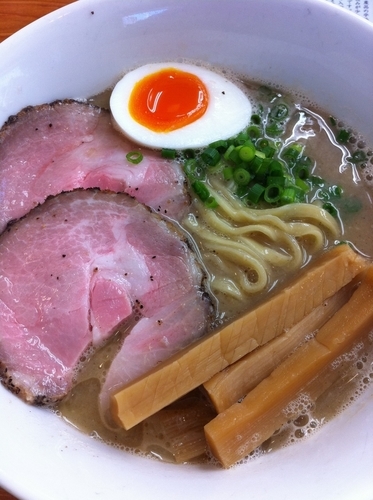 「こくまろ塩ラーメン」@俺のラーメンあっぱれ屋の写真